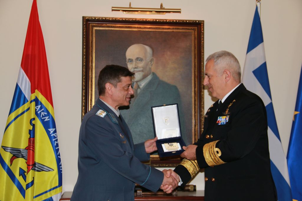 HNDGS Chief meets with the Chief of Defence of Bulgaria - Hellenic ...